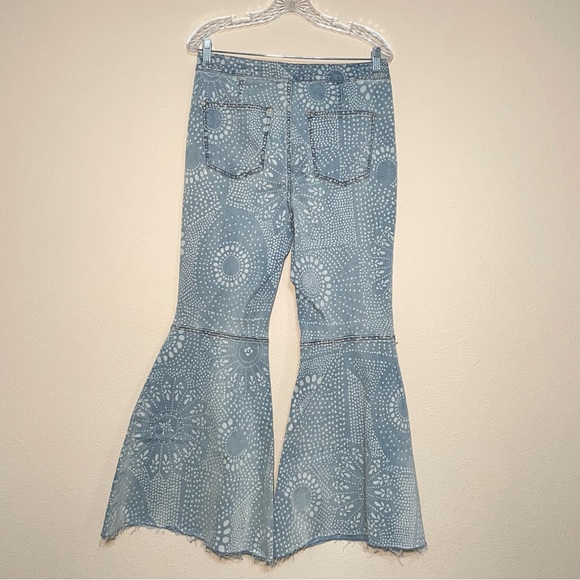 We The Free Just Float On Flare Bell Bottoms Jeans in Indigo Combo‎ Size 31 - Picture 2 of 10